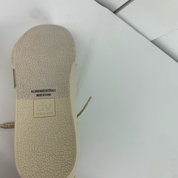 NEW DV Dolce Vita Peeka Girl's Size 5 Sneaker Gold Slip On - Picture 6 of 10